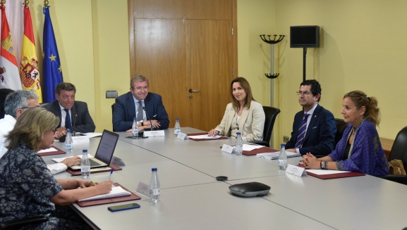 La Junta refuerza su compromiso con la reducción de la burocracia junto ...