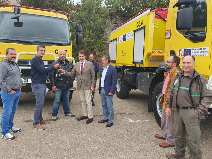 Bayubas de Abajo y Almarza reciben dos nuevos camiones autobomba para la extinción de incendios