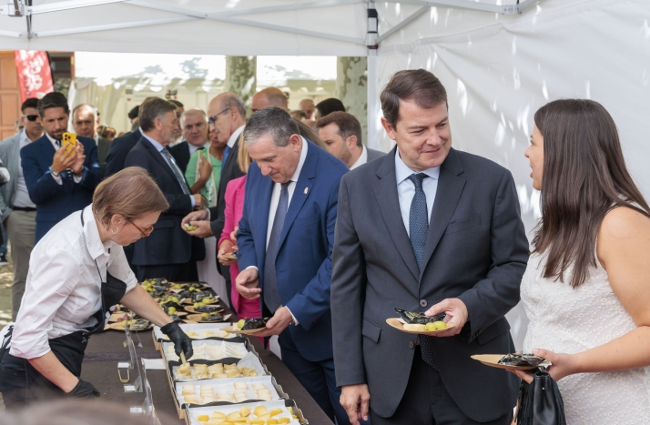 Foto 1 - Mañueco anuncia que la Junta comenzará a resolver este mes las ayudas a la modernización de explotaciones e incorporación de jóvenes al campo