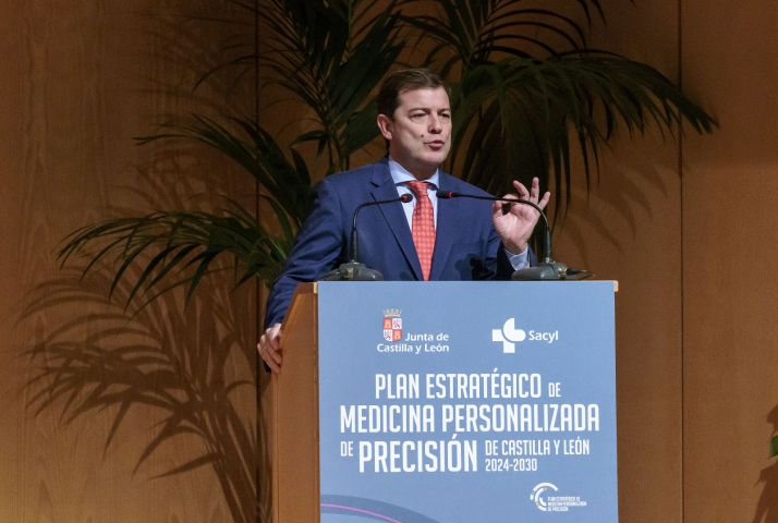 Foto 1 - Mañueco presenta el Plan Estratégico de Medicina Personalizada de Precisión