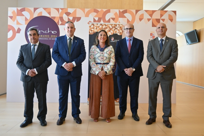 Foto 1 - La Junta ensalza la labor de los ganaderos y su contribución a la pujante industria quesera de Castilla y León en la entrega de los Premios Cincho 2024