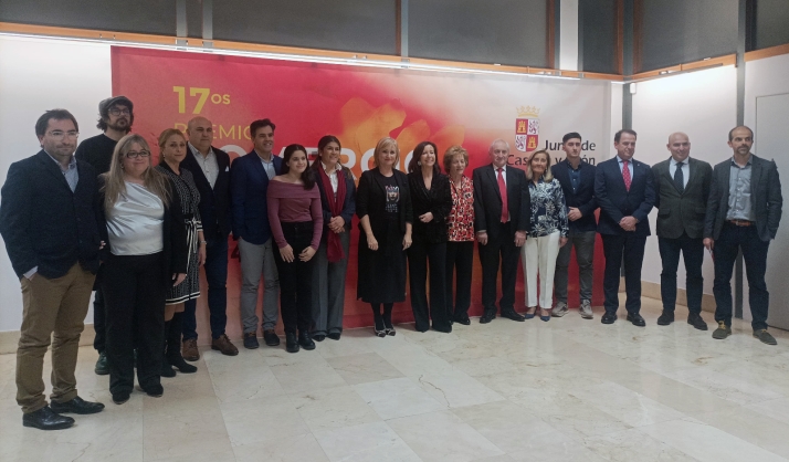 Foto de familia de los galardonados. /Jta.