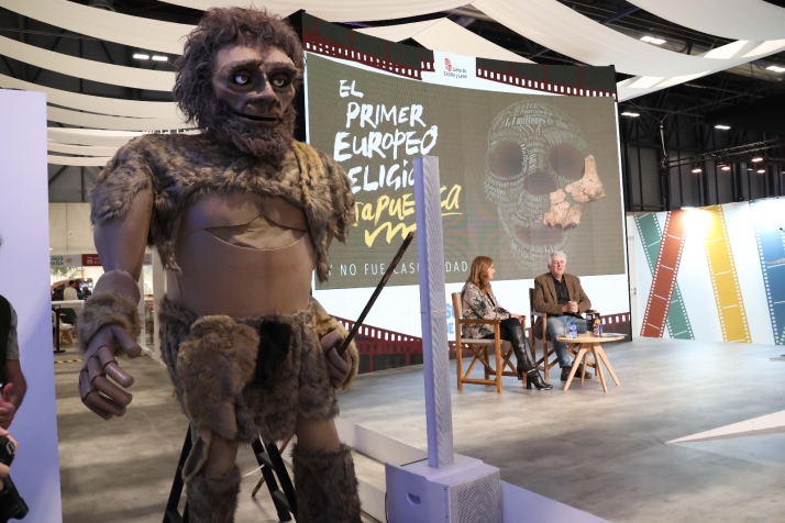Foto 1 - Castilla y León presenta en FITUR al 'Homo curiositatis' como ejemplo de divulgación científica y cultural 