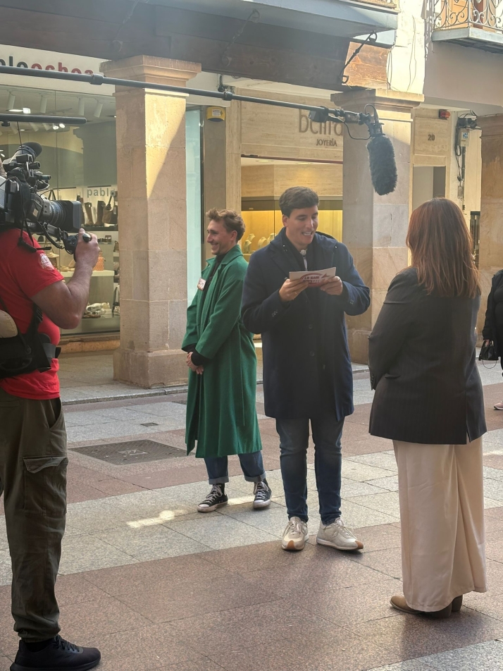 '&iquest;Lo sabe o no lo sabe?': Xuso Jones revoluciona el Collado | Imagen 1