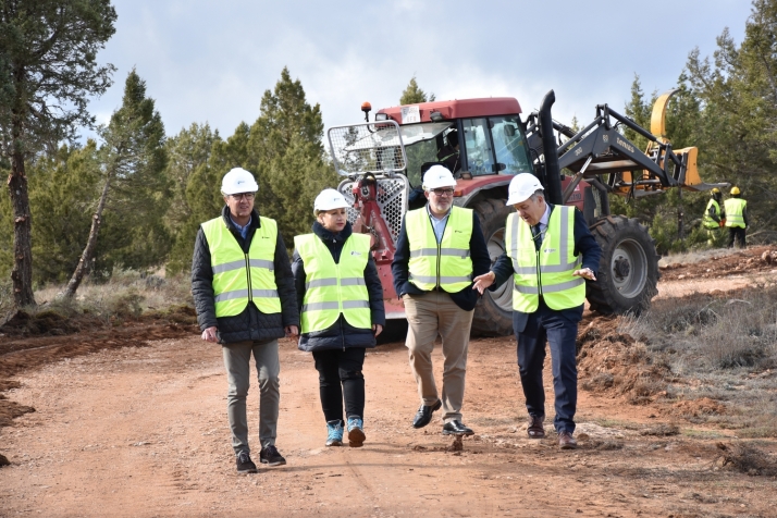 Foto 1 - La Junta arregla 43 kilómetros de caminos agrícolas en el municipio de Arcos de Jalón