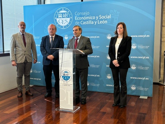 La Junta detalla sus acciones para avanzar en la competitividad del transporte y la logística en la Comunidad en una jornada en el CES