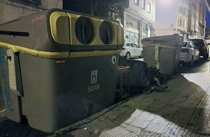 Arde un contenedor en la calle Alberca  | Imagen 1