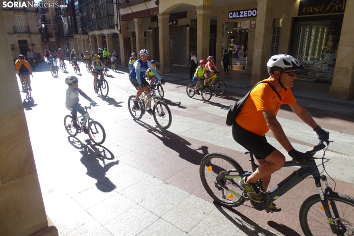 GALER&Iacute;A | Ciclismo, soledado y en familia, este domingo en la capital