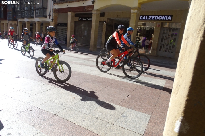 GALER&Iacute;A | Ciclismo, soledado y en familia, este domingo en la capital