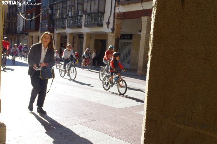 GALER&Iacute;A | Ciclismo, soledado y en familia, este domingo en la capital