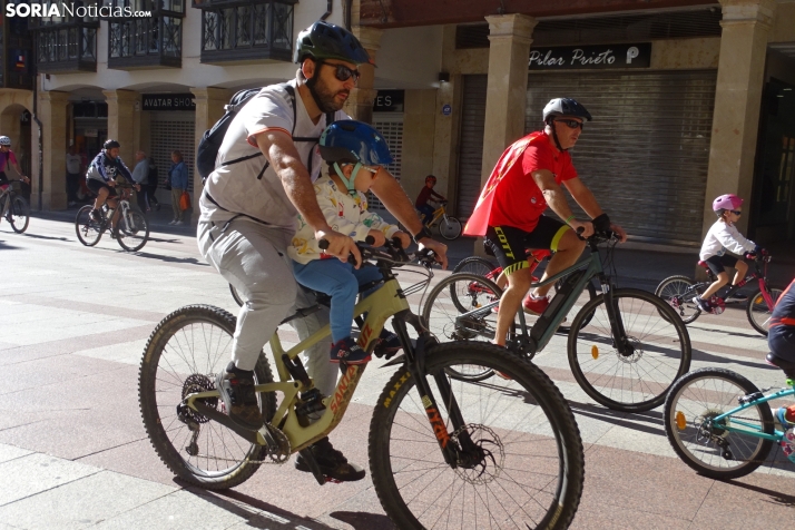 GALER&Iacute;A | Ciclismo, soledado y en familia, este domingo en la capital