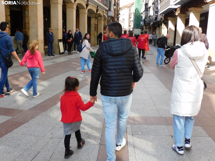 Fotos: Los m&aacute;s peque&ntilde;os celebran las fiestas del Casco Viejo con un pasacalles y cabezudos