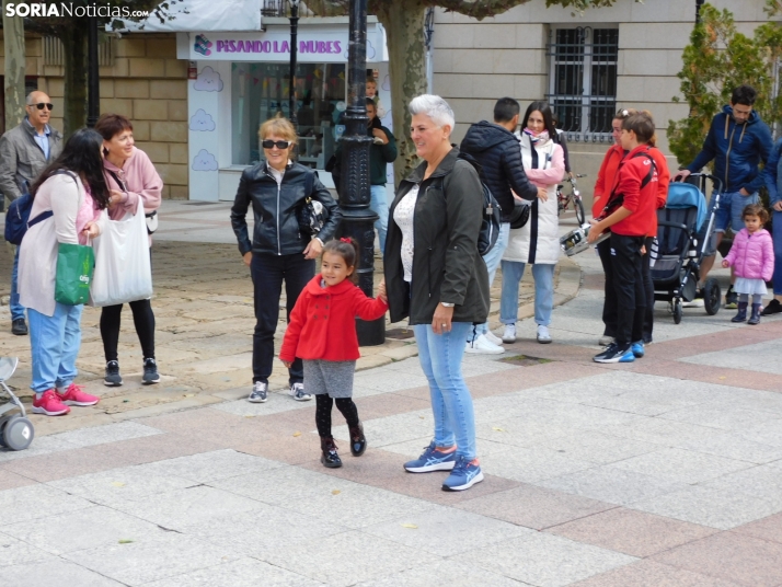 Fotos: Los m&aacute;s peque&ntilde;os celebran las fiestas del Casco Viejo con un pasacalles y cabezudos