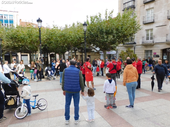 Fotos: Los m&aacute;s peque&ntilde;os celebran las fiestas del Casco Viejo con un pasacalles y cabezudos