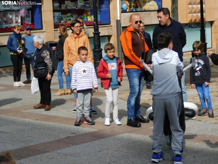 Fotos: Los m&aacute;s peque&ntilde;os celebran las fiestas del Casco Viejo con un pasacalles y cabezudos