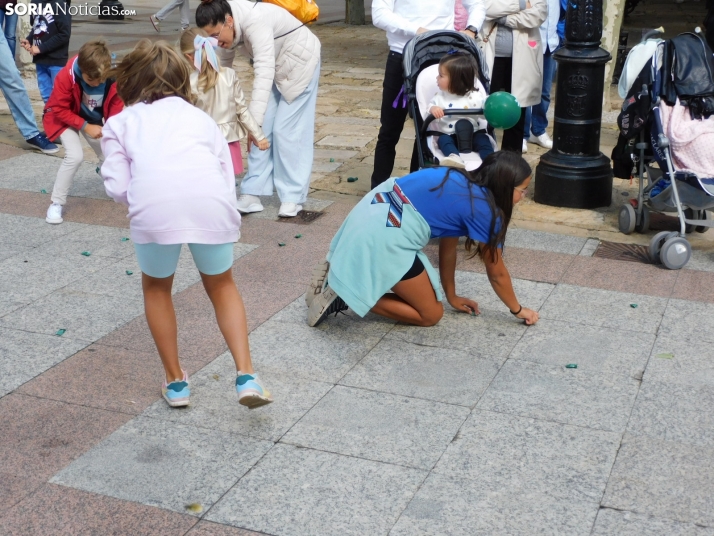 Fotos: Los m&aacute;s peque&ntilde;os celebran las fiestas del Casco Viejo con un pasacalles y cabezudos