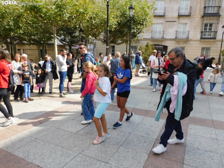 Fotos: Los m&aacute;s peque&ntilde;os celebran las fiestas del Casco Viejo con un pasacalles y cabezudos