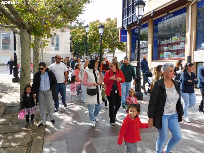 Fotos: Los m&aacute;s peque&ntilde;os celebran las fiestas del Casco Viejo con un pasacalles y cabezudos