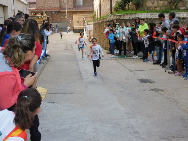 En im&aacute;genes: M&aacute;s de un centenar de j&oacute;venes participan en la Carrera del Pilar