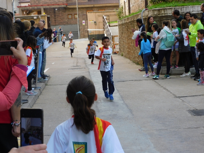 En im&aacute;genes: M&aacute;s de un centenar de j&oacute;venes participan en la Carrera del Pilar