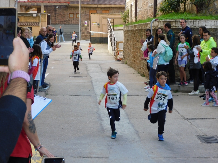 En im&aacute;genes: M&aacute;s de un centenar de j&oacute;venes participan en la Carrera del Pilar