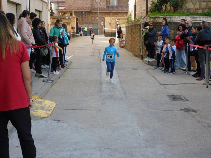 En im&aacute;genes: M&aacute;s de un centenar de j&oacute;venes participan en la Carrera del Pilar