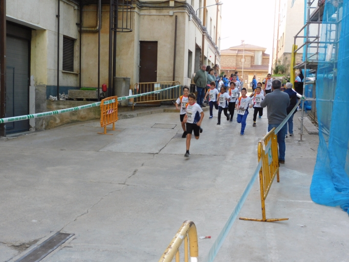 En im&aacute;genes: M&aacute;s de un centenar de j&oacute;venes participan en la Carrera del Pilar