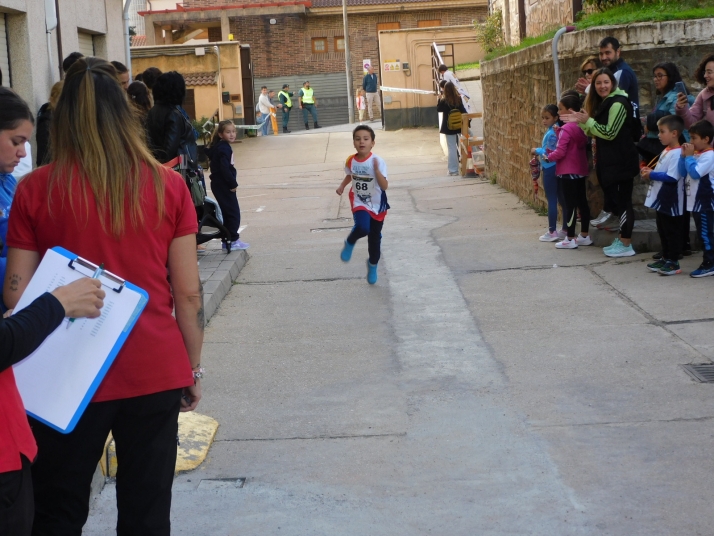 En im&aacute;genes: M&aacute;s de un centenar de j&oacute;venes participan en la Carrera del Pilar