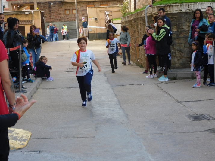 En im&aacute;genes: M&aacute;s de un centenar de j&oacute;venes participan en la Carrera del Pilar