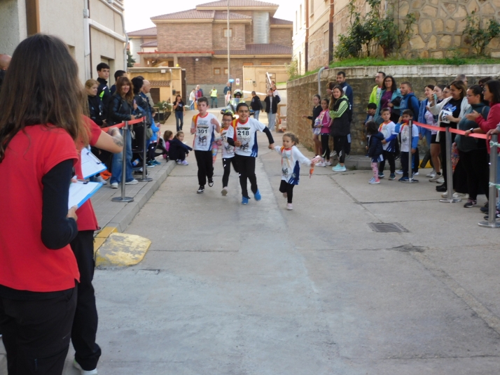 En im&aacute;genes: M&aacute;s de un centenar de j&oacute;venes participan en la Carrera del Pilar