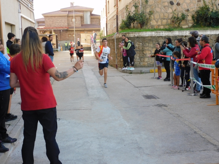 En im&aacute;genes: M&aacute;s de un centenar de j&oacute;venes participan en la Carrera del Pilar