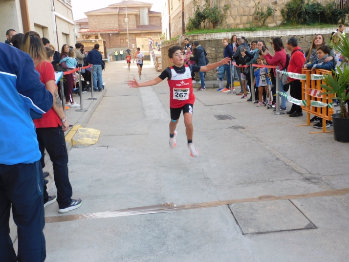 En im&aacute;genes: M&aacute;s de un centenar de j&oacute;venes participan en la Carrera del Pilar