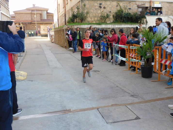 En im&aacute;genes: M&aacute;s de un centenar de j&oacute;venes participan en la Carrera del Pilar