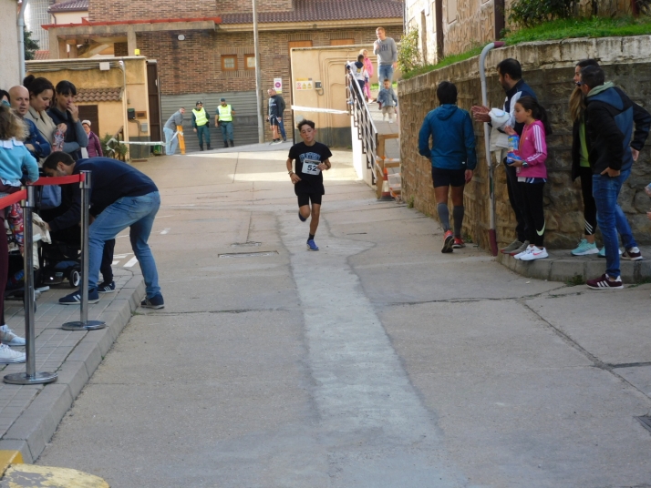 En im&aacute;genes: M&aacute;s de un centenar de j&oacute;venes participan en la Carrera del Pilar