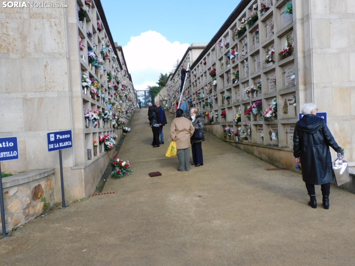 En im&aacute;genes: Los sorianos acuden en masa al cementerio para visitar a sus difuntos