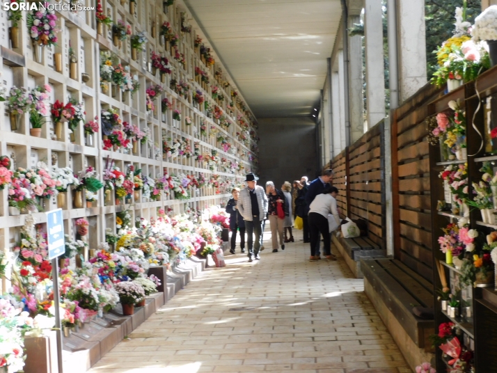 En im&aacute;genes: Los sorianos acuden en masa al cementerio para visitar a sus difuntos