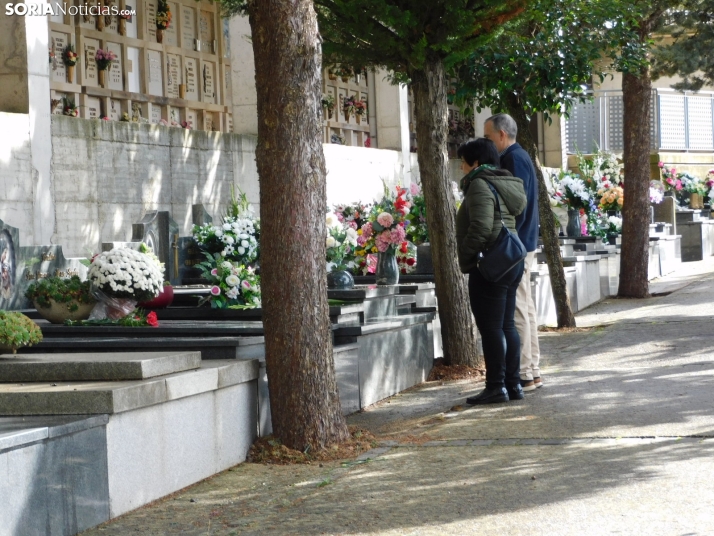 En im&aacute;genes: Los sorianos acuden en masa al cementerio para visitar a sus difuntos