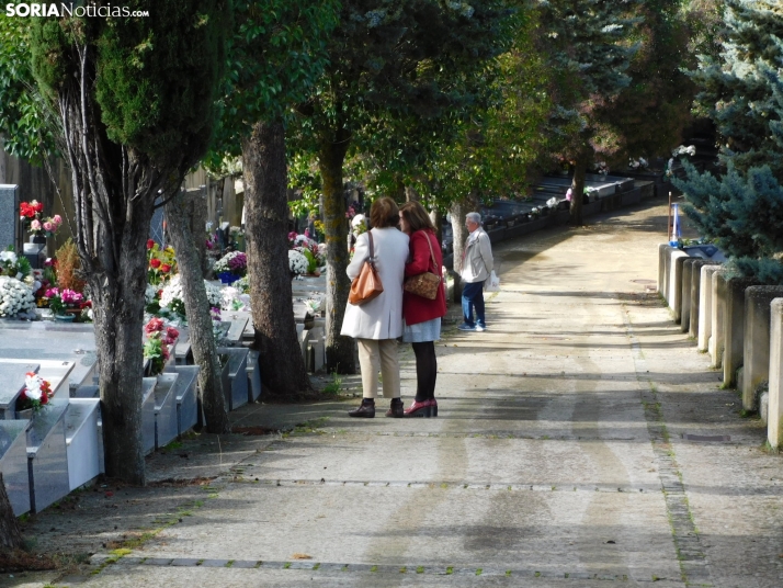 En im&aacute;genes: Los sorianos acuden en masa al cementerio para visitar a sus difuntos