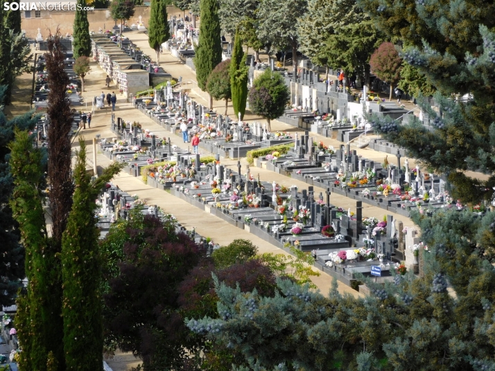 En im&aacute;genes: Los sorianos acuden en masa al cementerio para visitar a sus difuntos