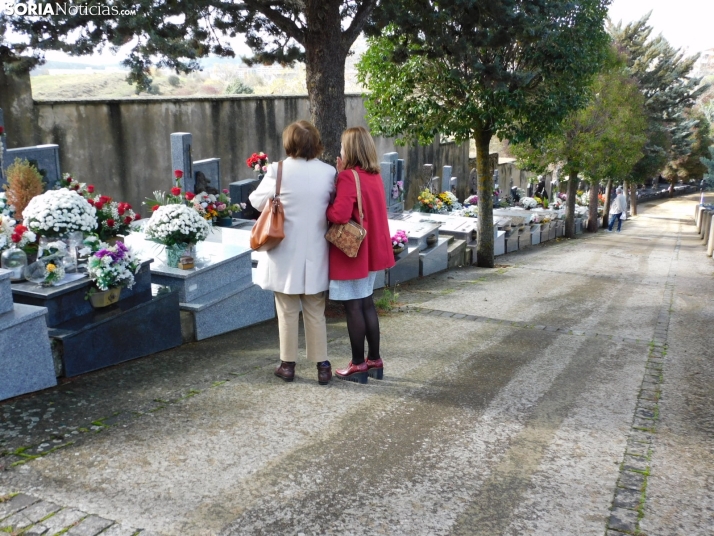 En im&aacute;genes: Los sorianos acuden en masa al cementerio para visitar a sus difuntos