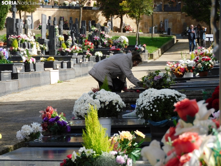 En im&aacute;genes: Los sorianos acuden en masa al cementerio para visitar a sus difuntos