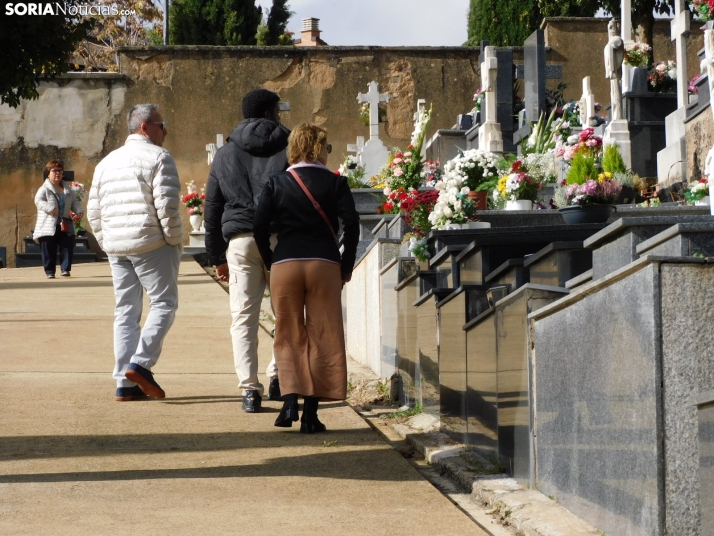 En im&aacute;genes: Los sorianos acuden en masa al cementerio para visitar a sus difuntos