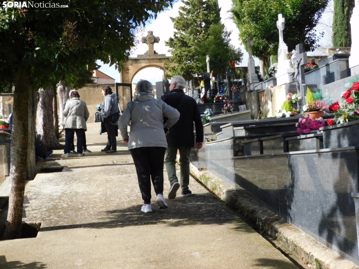 En im&aacute;genes: Los sorianos acuden en masa al cementerio para visitar a sus difuntos