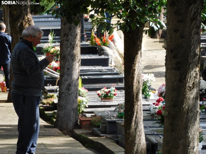 En im&aacute;genes: Los sorianos acuden en masa al cementerio para visitar a sus difuntos