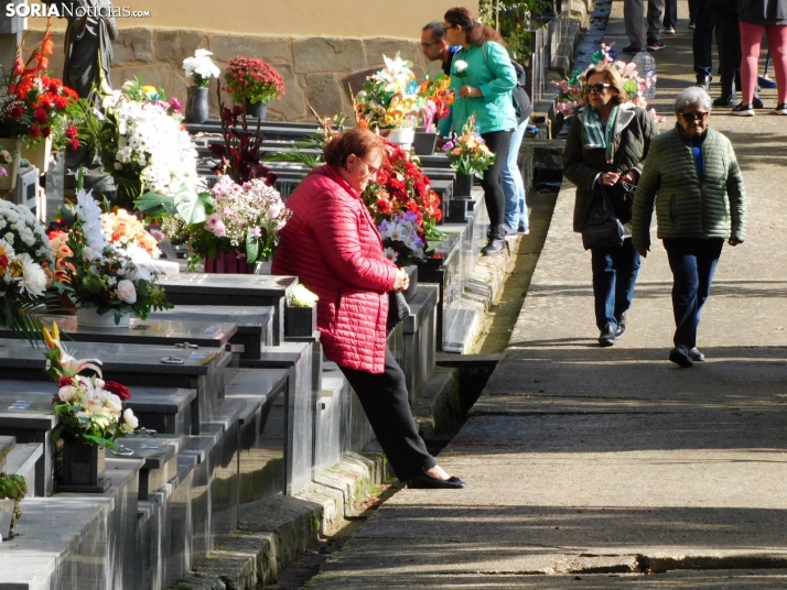 En im&aacute;genes: Los sorianos acuden en masa al cementerio para visitar a sus difuntos