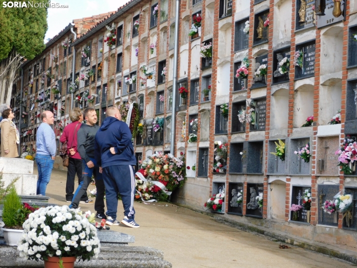 En im&aacute;genes: Los sorianos acuden en masa al cementerio para visitar a sus difuntos