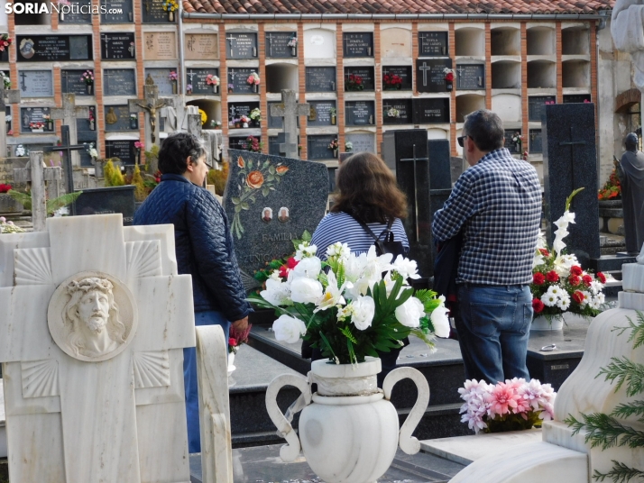 En im&aacute;genes: Los sorianos acuden en masa al cementerio para visitar a sus difuntos