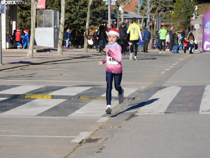 EN FOTOS | Golmayo se adelanta a las fiestas con su divertida carrera por relevos de Navidad