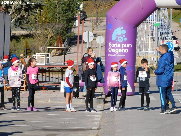 EN FOTOS | Golmayo se adelanta a las fiestas con su divertida carrera por relevos de Navidad