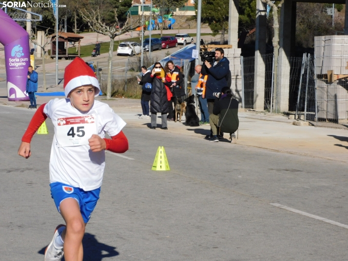 EN FOTOS | Golmayo se adelanta a las fiestas con su divertida carrera por relevos de Navidad